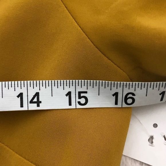 Keepsake dress the colour is a mustard with short sleeve size small - Picture 9 of 10